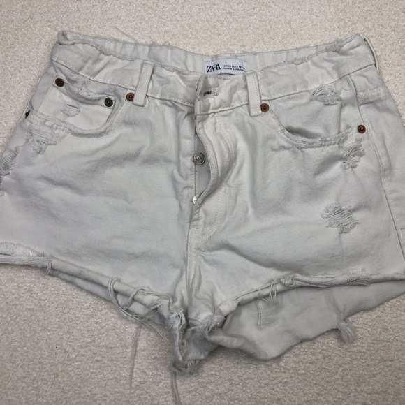 Zara Pants - Zara Girlfriend Semi Distressed White Denim Shorts Size 29 (Zara 8) Button Fly